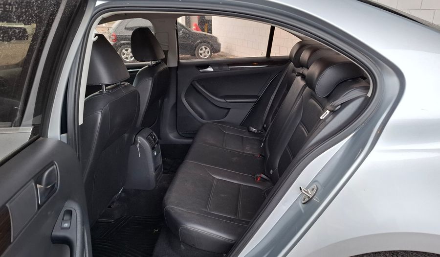 Volkswagen Vento 2.5 LUXURY TIPTRONIC Sedan 2015