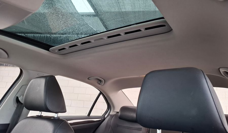 Volkswagen Vento 2.5 LUXURY TIPTRONIC Sedan 2015