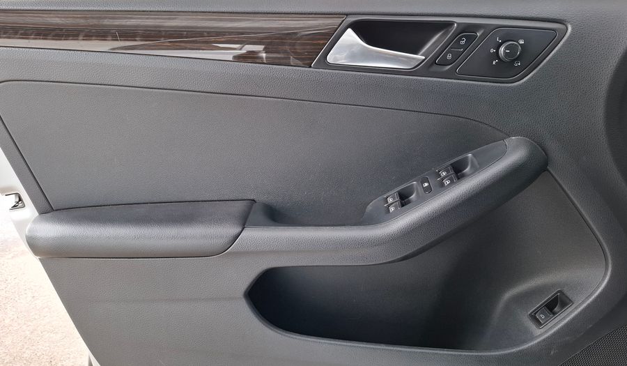 Volkswagen Vento 2.5 LUXURY TIPTRONIC Sedan 2015