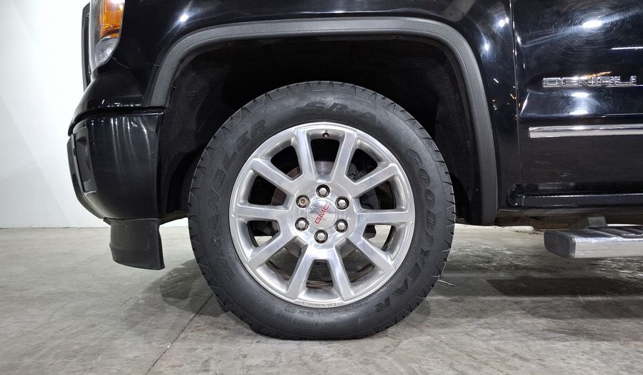 Gmc Sierra 6.2 DENALI E AT 4WD Pickup 2015