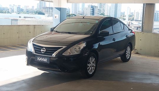 Nissan • Versa