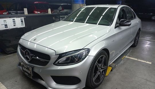 Mercedes Benz • Clase C