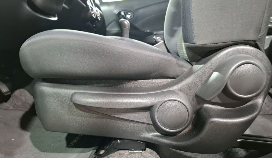 Nissan Versa 1.6 ADVANCE TM AC Sedan 2012