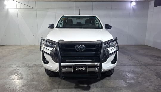 Toyota • Hilux