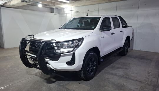 Toyota • Hilux