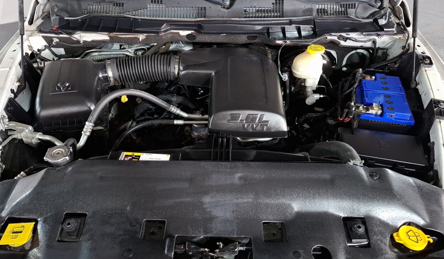 Ram 1500 3.6 CREW CAB SLT TRABAJO 4X4 V6 8 AUTO Pickup 2018
