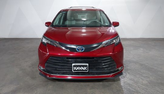 Toyota • Sienna
