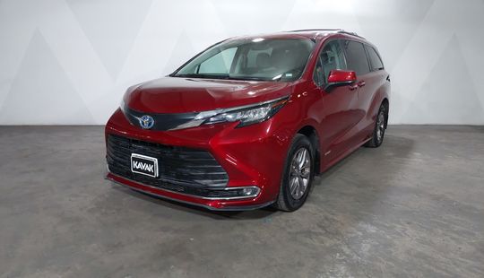 Toyota • Sienna