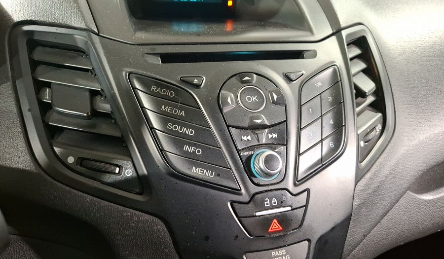 Ford Fiesta 1.6 S MT Sedan 2015