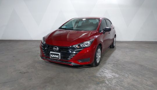 Nissan • Versa