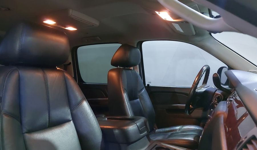 Chevrolet Suburban 6.0 G 2500 AT 4WD Suv 2013