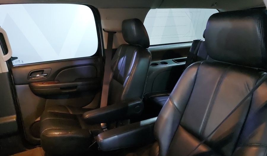 Chevrolet Suburban 6.0 G 2500 AT 4WD Suv 2013