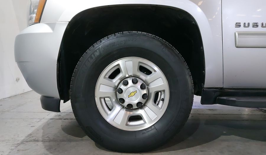 Chevrolet Suburban 6.0 G 2500 AT 4WD Suv 2013