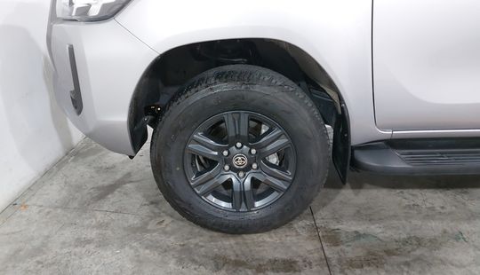Toyota • Hilux
