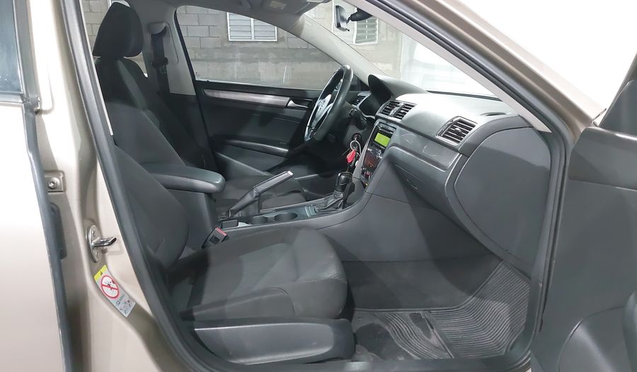Volkswagen Passat 2.5 COMFORTLINE TIPTRONIC Sedan 2015
