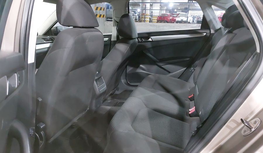 Volkswagen Passat 2.5 COMFORTLINE TIPTRONIC Sedan 2015