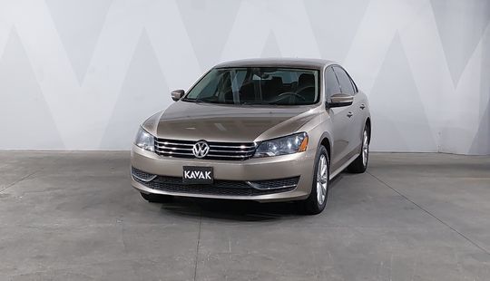 Volkswagen • Passat