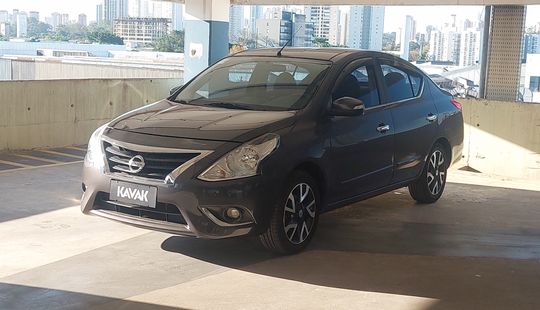 Nissan • Versa