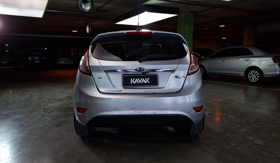 Ford Fiesta Kinetic Design 1.6 16V TITANIUM Hatchback 2016