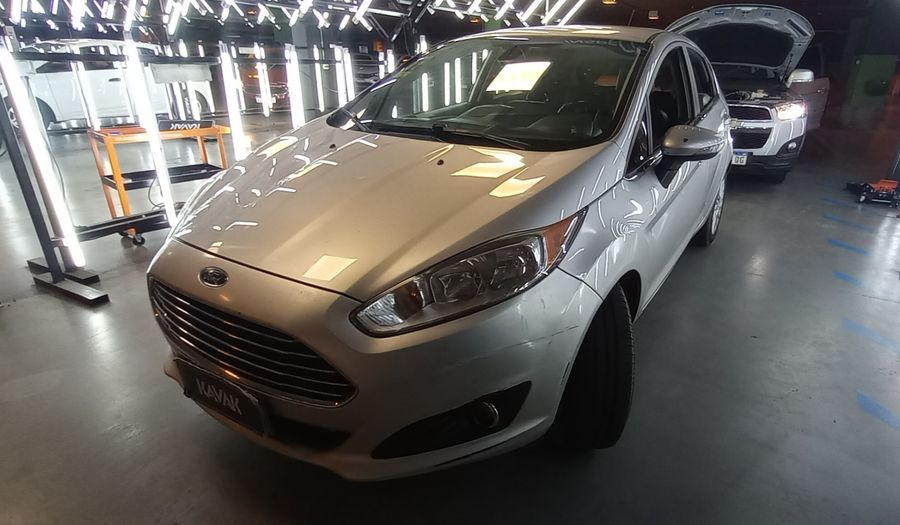 Ford Fiesta Kinetic Design 1.6 16V TITANIUM Hatchback 2016