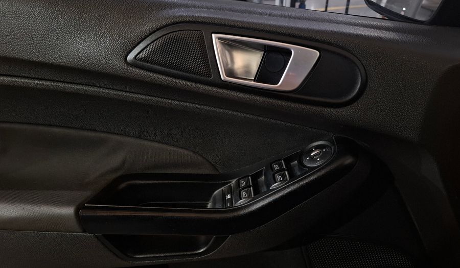 Ford Fiesta Kinetic Design 1.6 SE Hatchback 2015