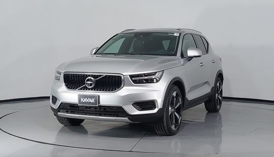 Volvo • XC40