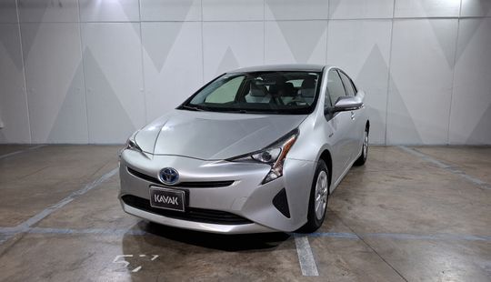 Toyota • Prius