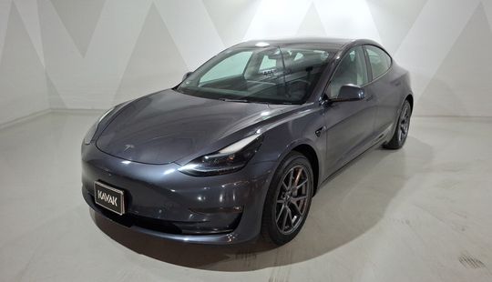 Tesla • Model 3