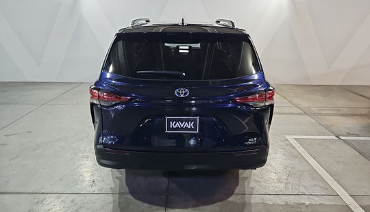 Toyota • Sienna