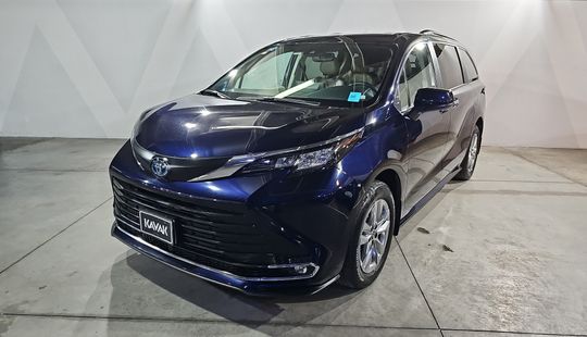 Toyota • Sienna