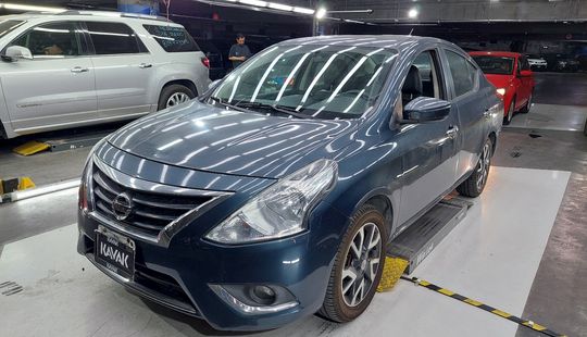 Nissan • Versa