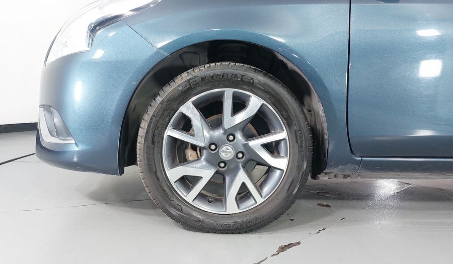 Nissan Versa 1.6 EXCLUSIVE TA AC Sedan 2015