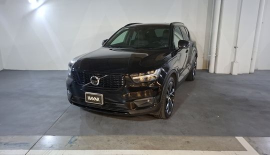 Volvo • XC40