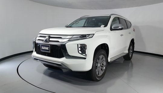 Mitsubishi • Montero
