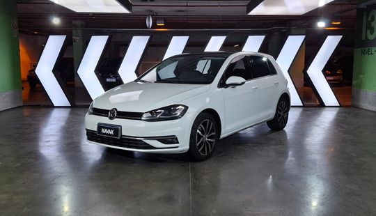 Volkswagen • Golf