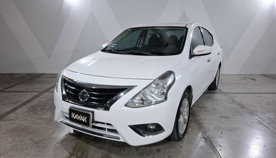Nissan • Versa
