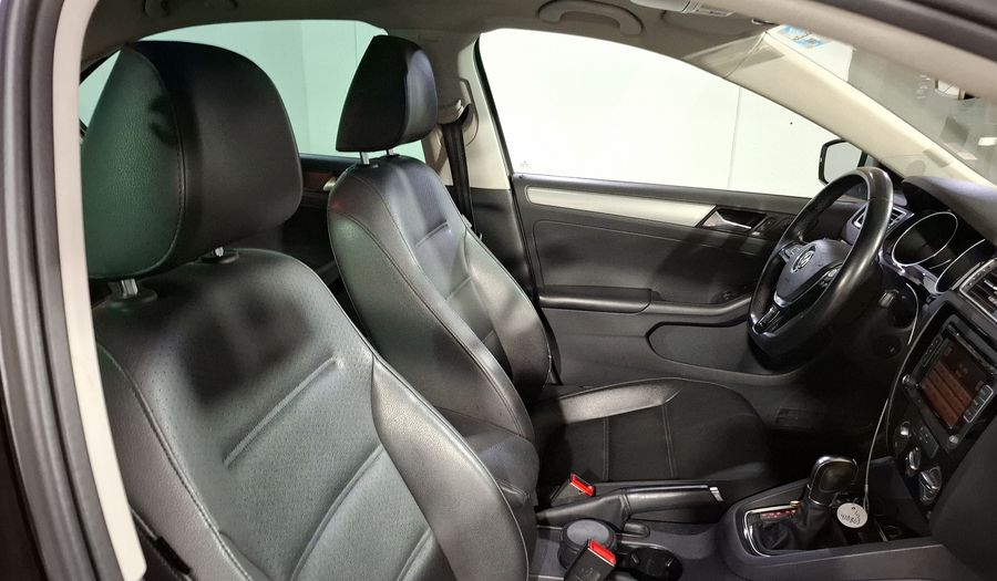 Volkswagen Jetta 2.5 SPORTLINE BOLSA PAQWELT TECHO TIP. Sedan 2015