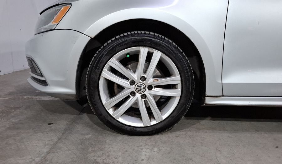 Volkswagen Jetta 2.5 SPORTLINE BOLSA PAQWELT TECHO TIP. Sedan 2015