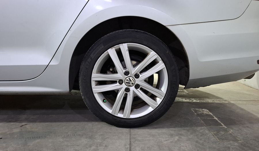 Volkswagen Jetta 2.5 SPORTLINE BOLSA PAQWELT TECHO TIP. Sedan 2015