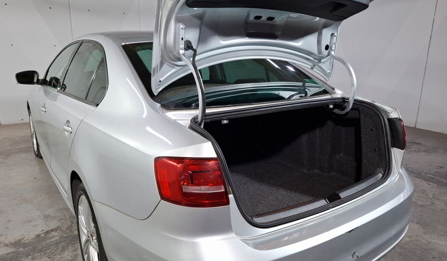 Volkswagen Jetta 2.5 SPORTLINE BOLSA PAQWELT TECHO TIP. Sedan 2015