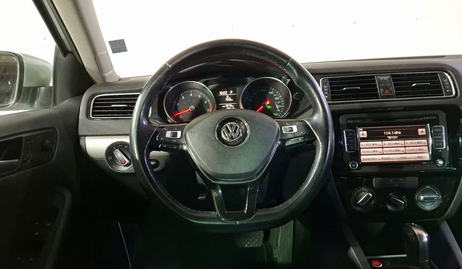 Volkswagen Jetta 2.5 SPORTLINE BOLSA PAQWELT TECHO TIP. Sedan 2015