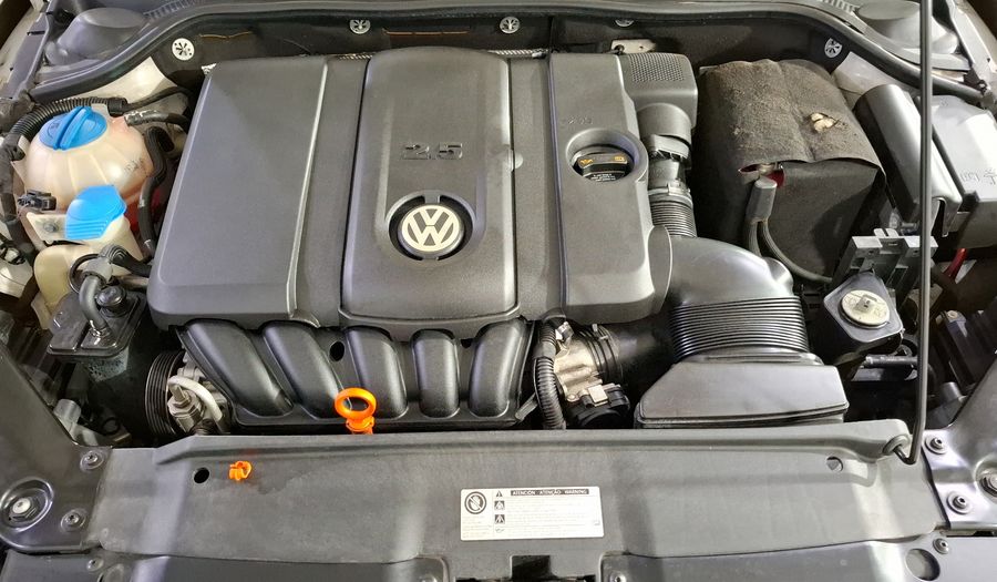 Volkswagen Jetta 2.5 SPORT BOLSA PAQ WELTRADIO TECHO MT Sedan 2013