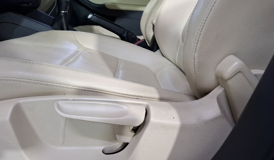 Volkswagen Jetta 2.5 SPORT BOLSA PAQ WELTRADIO TECHO MT Sedan 2013