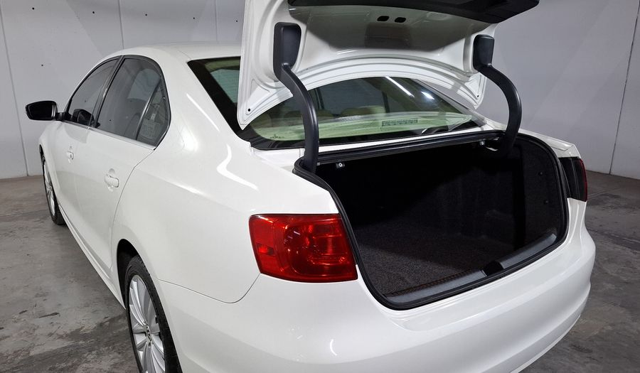 Volkswagen Jetta 2.5 SPORT BOLSA PAQ WELTRADIO TECHO MT Sedan 2013