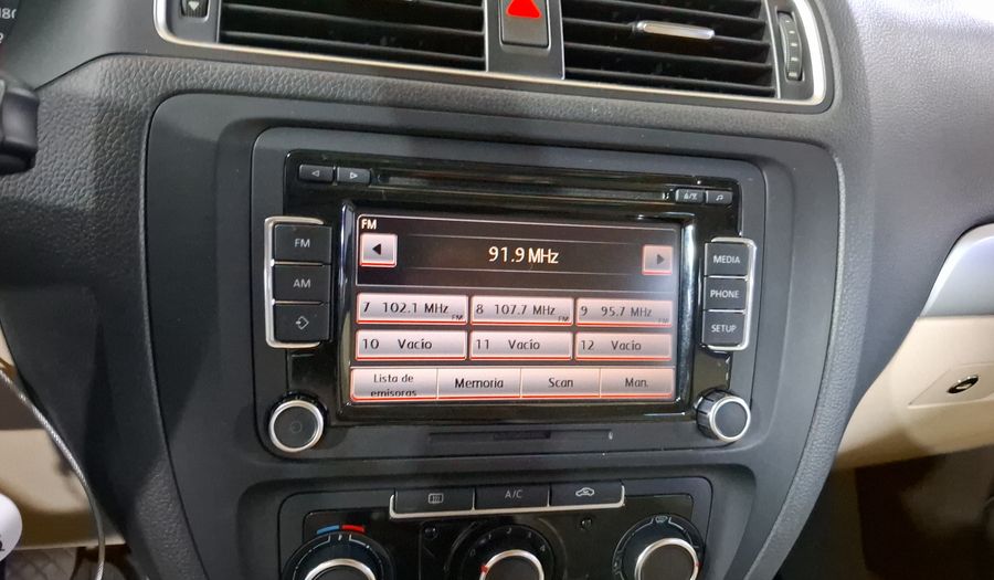 Volkswagen Jetta 2.5 SPORT BOLSA PAQ WELTRADIO TECHO MT Sedan 2013
