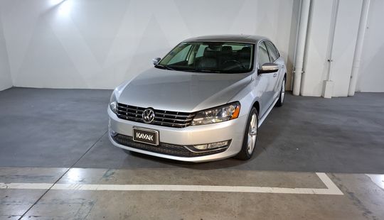 Volkswagen • Passat