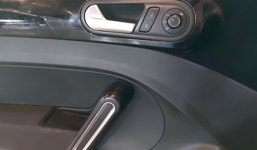 Volkswagen Beetle 2.5 SOUND AUTO Hatchback 2018