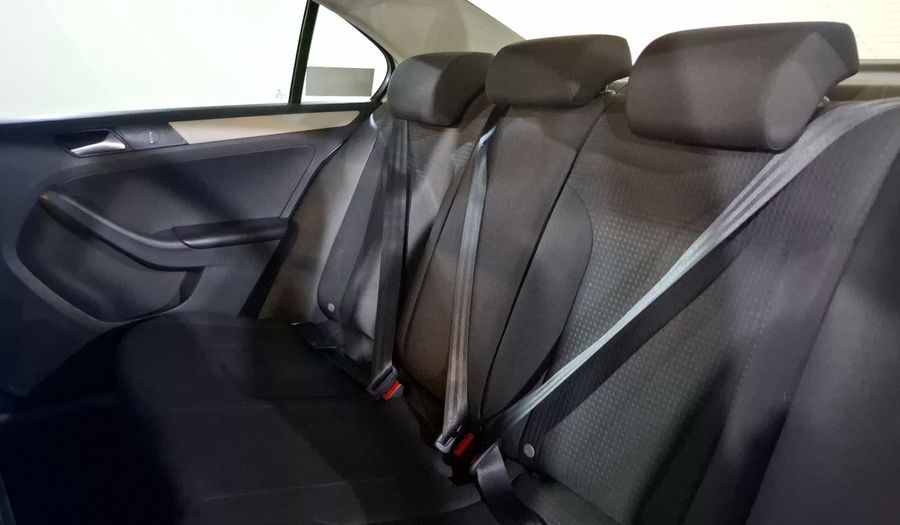 Volkswagen Jetta 2.5 COMFORTLINE TIP. BOLSAS AIRE DEL. Sedan 2017