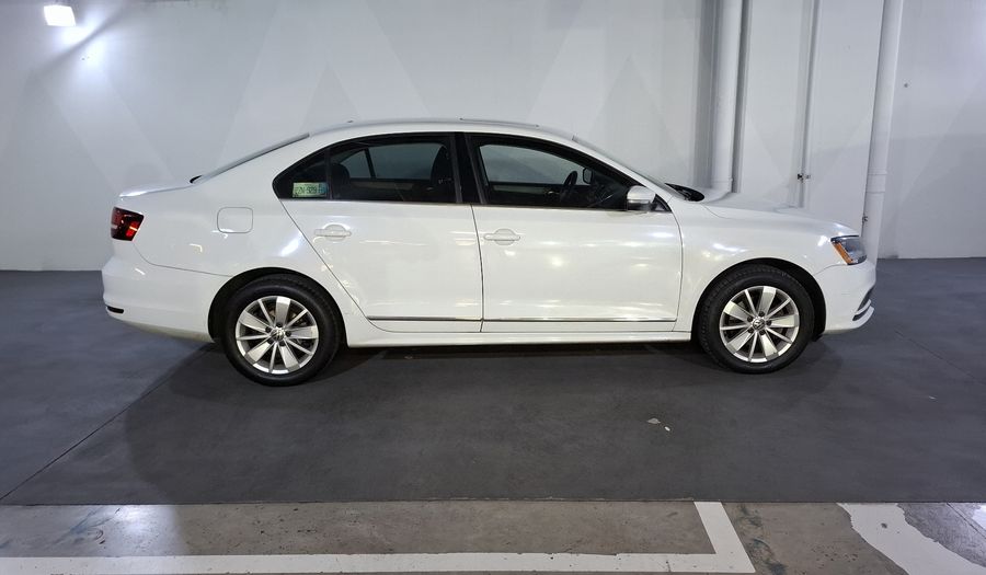Volkswagen Jetta 2.5 COMFORTLINE TIP. BOLSAS AIRE DEL. Sedan 2017