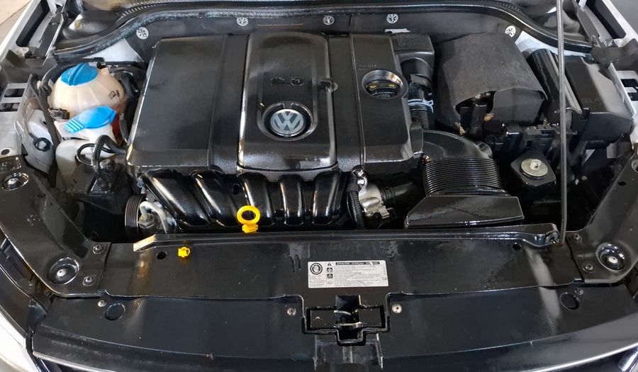 Volkswagen Jetta 2.5 COMFORTLINE TIP. BOLSAS AIRE DEL. Sedan 2017
